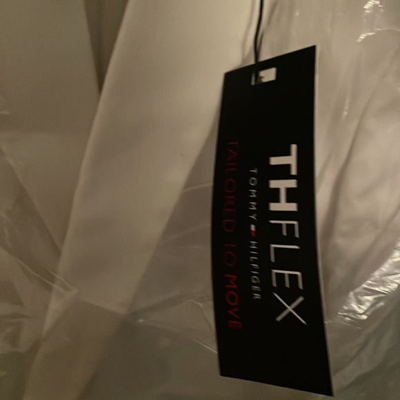 Tommy Hilfiger - Picture 2 of 6